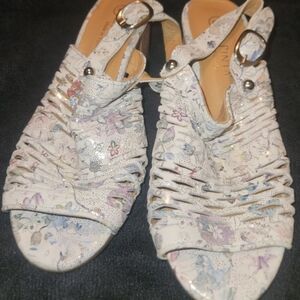 Sz 37 Floral Women's Low Heel Sandals with Buckle